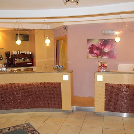 Hotel Oblio Римини Экстерьер фото