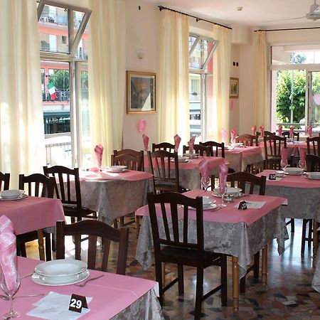 Hotel Oblio Римини Экстерьер фото