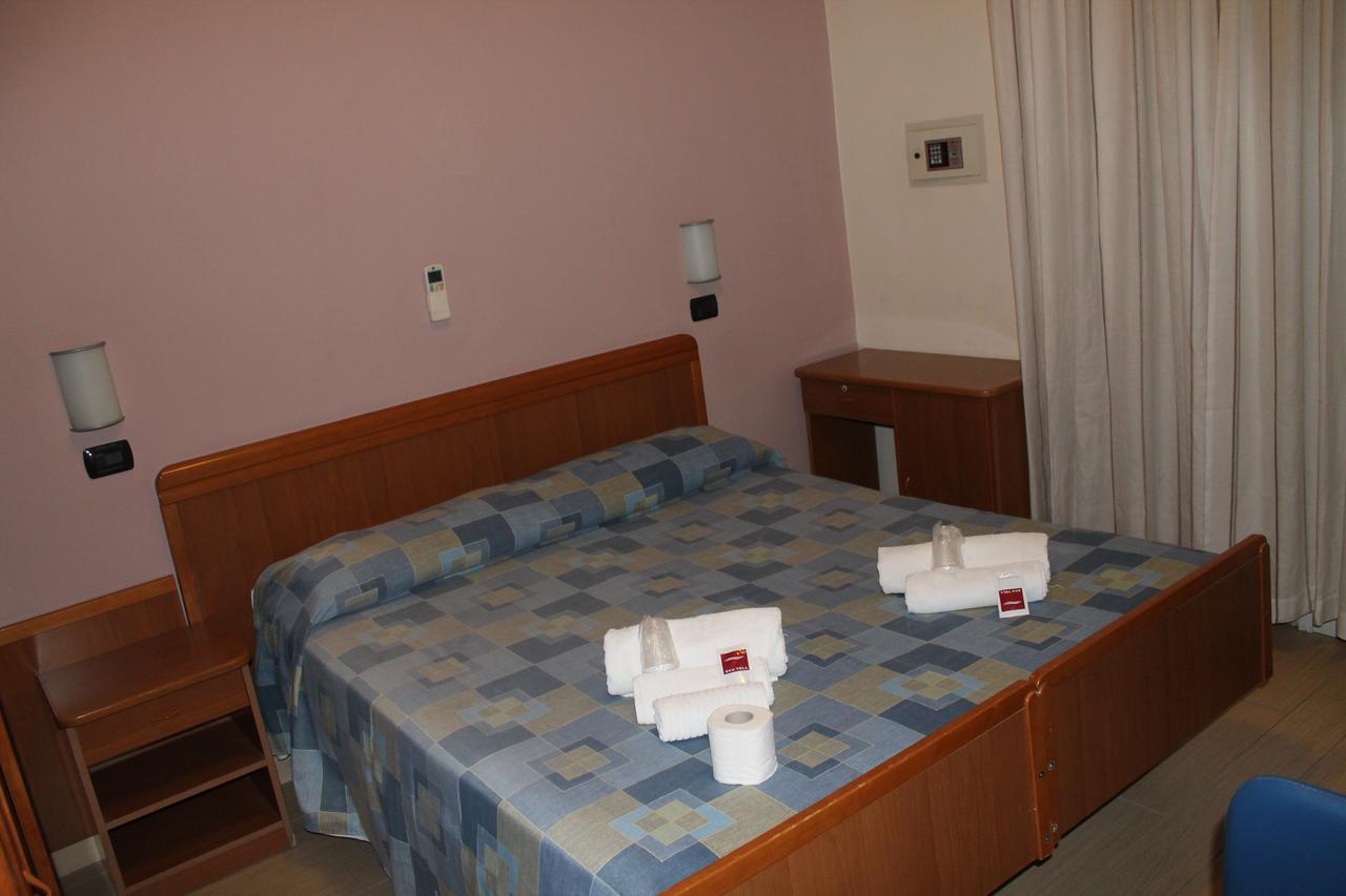 Hotel Oblio Римини Номер фото