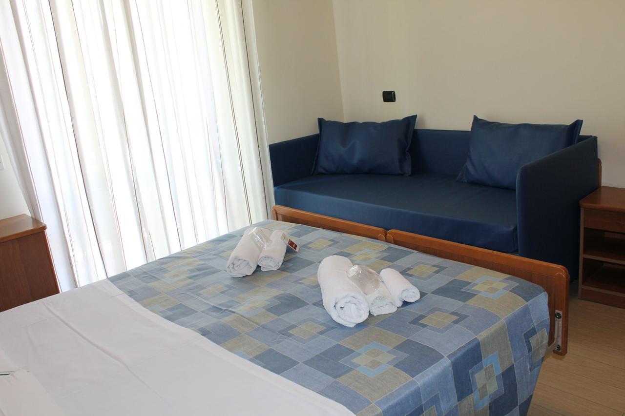 Hotel Oblio Римини Экстерьер фото